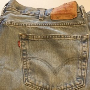 Levis 560 American Jeans SZ 42”x 32” COMFORT FIT, Blue & Faded Cotton- No Rips!!